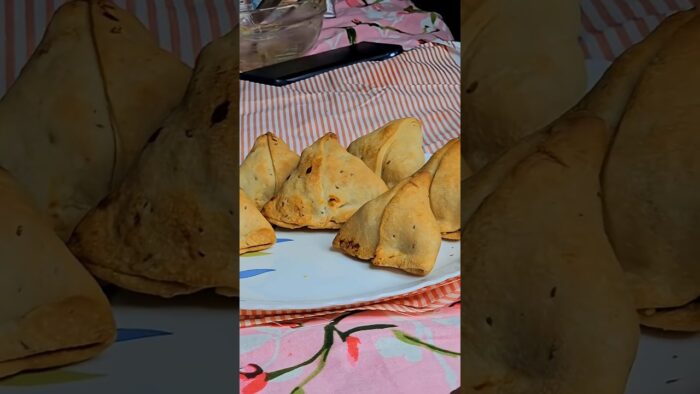 Ghar mai bane Samosa receipe in air fryer 😋#food #shorts #recipe #homeroasting