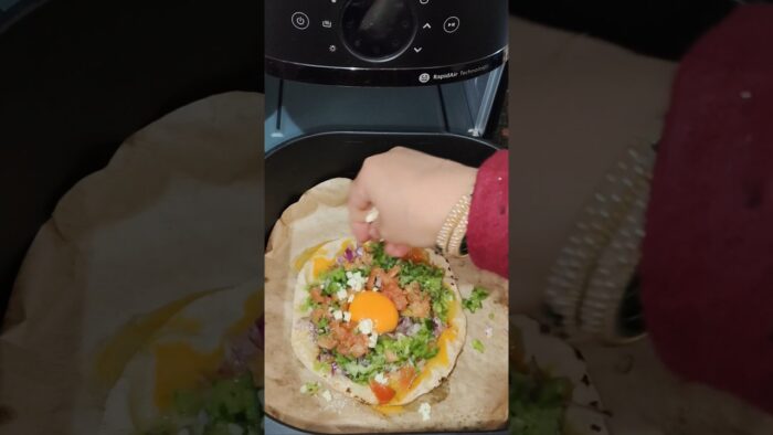 Leftover roti omlette recipe in airfryer 🤤 #shorts #airfryer