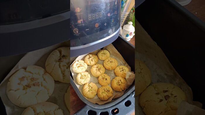 Nankhatai recipe in Air Fryer 😋🫶 #nankhatai #shorts #youtubeshorts