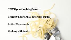 Pasta con pollo y brócoli usando el modo de cocción abierta TM7 en la Thermomix – Cocinand ...