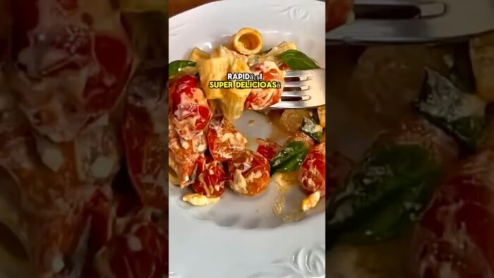 Paste cu telemea și roșii