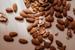 El uso de los frutos secos en los postres: técnicas, variedades y recetas