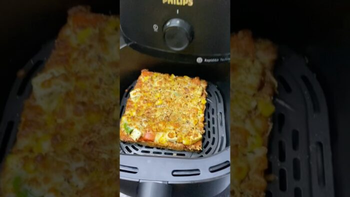 Air fryer Bread Pizza🍕🌶️ #cooking #food #trendingshorts #shorts #viral #recipe #reels #food