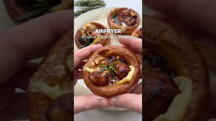 Airfryer Festive Yorkshire Puddings 🎄 #christmas #festive #yorkshirepudding #gravy #recipe