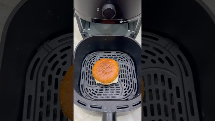 Burger 🍔 in air fryer #shorts #food #ytstudioes #trending #recipe #recipe #airfryer #easy