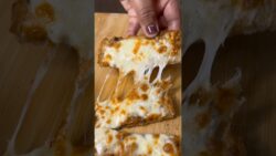 Crispy Cheesy Garlic Bread in Air Fryer | 5-Minute Recipe! 🧄🧀#airfryer @Cookwithchandni719