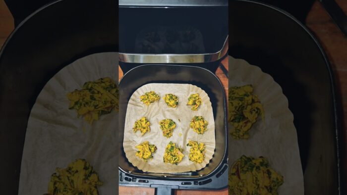 Crispy Palak Pakora in the Air Fryer #palakpakoda #shorts #reels #recipe #cooking #food #palak