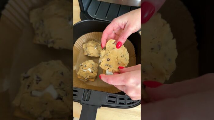 Easy chocolate chip s’mores cookies made in the air fryer! #cookies #airfryer #marshmallow