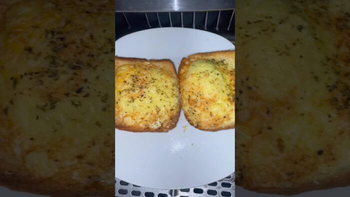 Pan tipo pizza en freidora de aire 🍕#pan #receta #pizza #midiaadia #comparte