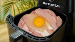 Pollo jugoso en freidora de aire | Pollo marinado en huevo y cuajada, fácil y casero
