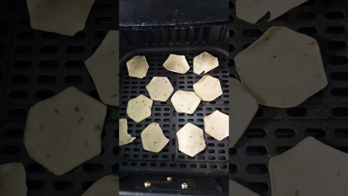 Rice Papad in Air Fryer #shorts #shortvideo #papad #ricepapad #airfryer #yoitubeshorts #recipe