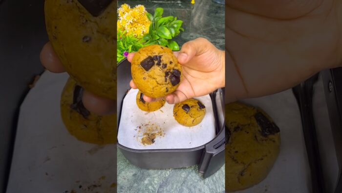 The authentic choco chip cookies in an air fryer|| #shorts