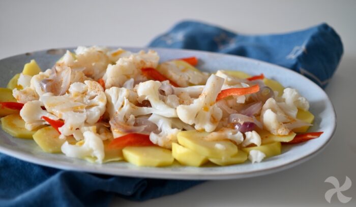 Ensalada de coliflor y patata con aceite de pimentón