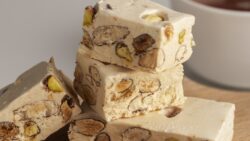 Esta es la mejor receta que conozco para hacer turrón duro en la Thermomix: solo lleva 5 ingredi ...