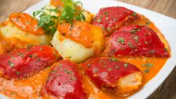 Pimientos rellenos de bacalao de Arguiñano: receta tradicional y sencilla