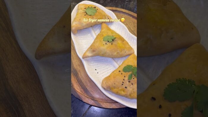 Air fryer Mai first time banaya😋#shorts #airfryerrecipes #healthyfood #samosa #crispysnacks