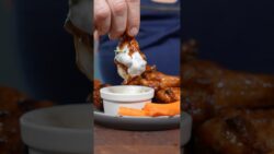 Alitas de pollo ahumadas y luego cocinadas en freidora de aire | Las alitas más crujientes