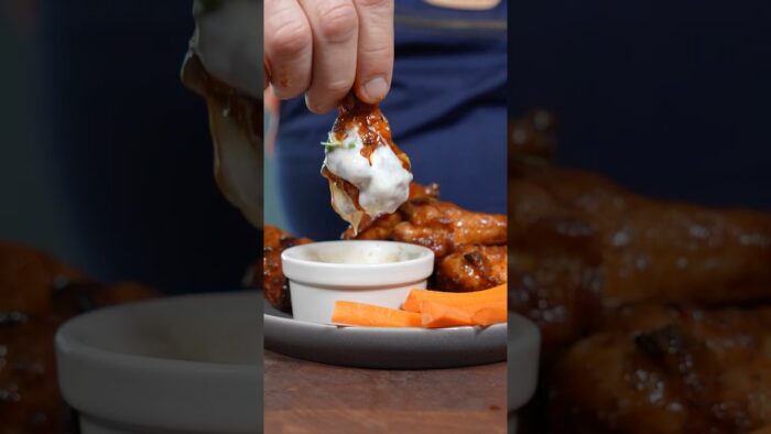 Alitas de pollo ahumadas y luego cocinadas en freidora de aire | Las alitas más crujientes