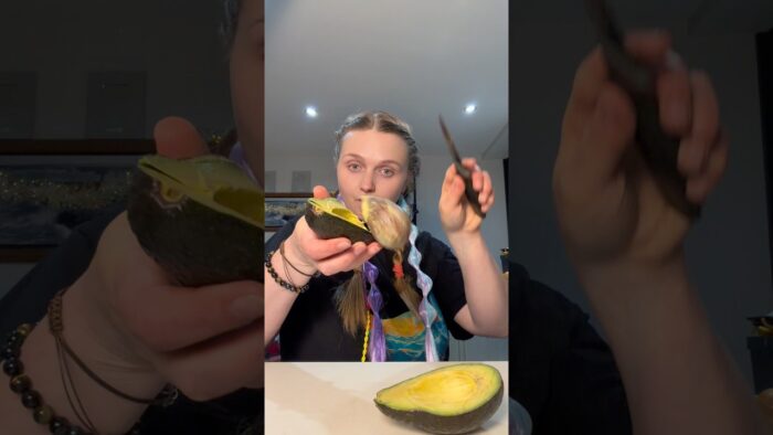 Avocado egg in the air fryer 🥑🐣 Heavenly taste in seconds 😱✨ #shorts #rating #food #asmr