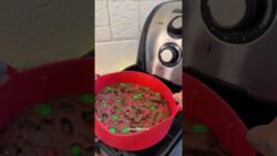 Brownie Natalino na airfryer, com casquinha, delicioso, poucos ingredientes e rápido de fazer! 🤎❤️💚