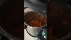 Desmenuzar o deshebrar pollo en Thermomix