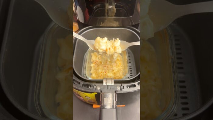Mac n Cheese in Airfryer #shorts #trending #shortsfeed #reels #shortvideo #recipe #cheese #viral