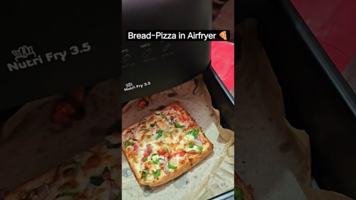 Pizza in Airfryer🍕#recipe #pizza #airfryer #food #ytshorts #airfryerrecipes #breadrecipe #viralvideo