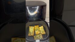 Tasty and cheesy garlic bread in air fryer #youtubeshort #reels #recipe ￼
