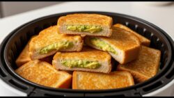 Tostada de aguacate y queso fácil en freidora de aire (¡crujiente y con queso!), esta tostada de ...