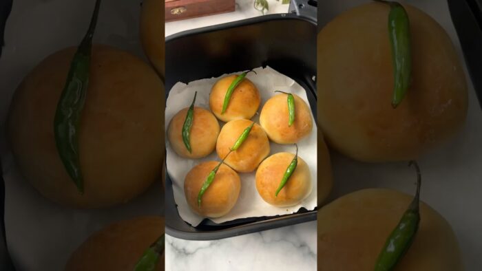 Vada pav with twist | Masala pav #shorts #streetfood #vadapav #recipe #airfryerrecipe