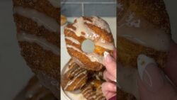 viral air fryer biscuit donuts recipe 🍩 #shorts #biscuit #recipe #dessert #easyrecipe #food #foodie