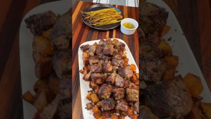 Bocados de bistec con mantequilla de ajo y papas, todo hecho en la freidora de aire 🤤