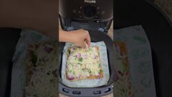 Bread Pizza Recipe😍🍕#airfryer #airfryerrecipes #airfryerpizza #shorts #breadpizza #viral #trending