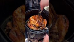 Como asar un pollo en la freidora de aire,queda súper rico #reels #food #foodie #cooking #jesus
