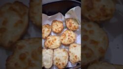 Easy Garlic bread receipe in Air fryer #best #food #recipe #foodie #garlicbread #airfryer #shorts