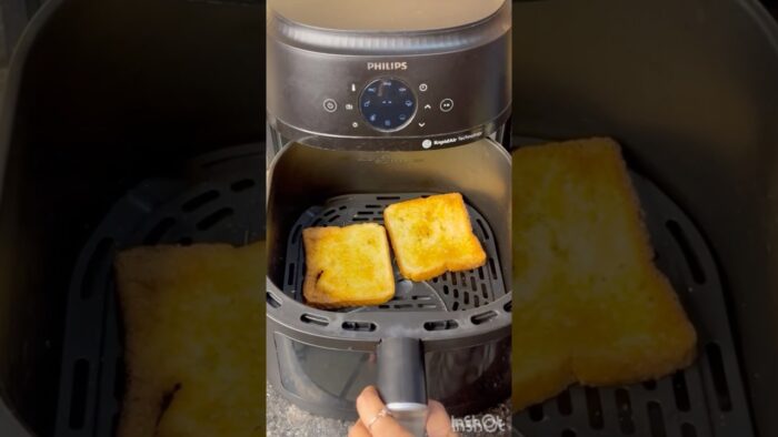 Roasted bread 🍞 in Airfryer 💕 #viral #airfryerrecipes #trending #recipe #yt #youtubeshorts #shorts