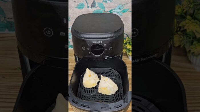 Samosa in Airfryer | Oil free Samosa #shorts #ytshorts #airfryer #philips #recipe #healthy #samosa