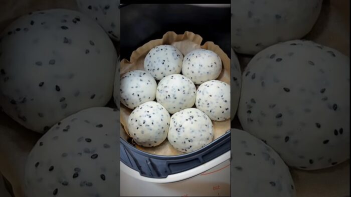 «Tanpa Oven! Roti Wijen Hitam Air Fryer Ini Lembutnya Kebangetan» #shorts