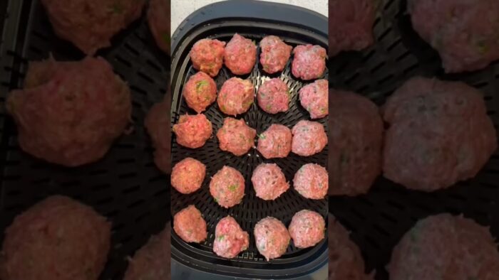Thermomix TM7: Meatballs Tomato Sauce #food #cooking #meatballs #thermomix #cookingexperience