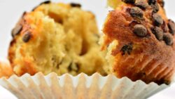 Magdalenas con pepitas de chocolate en Thermomix: receta fácil y casera