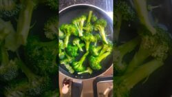 Air Fryer Broccoli 🥦🔥 | Crispy & Healthy Recipe #shorts #trending #viral #broccoli #recipe
