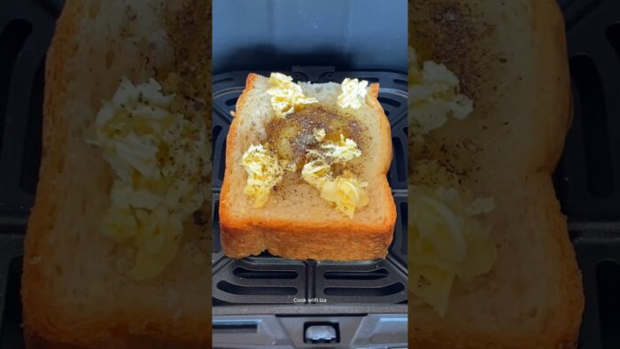 Air Fryer Egg Toast | පාන් මෙහෙම හදල තමයි රසම 🥪🍞🧀 #cooking #airfryerrecipes #shorts #toast #snacks