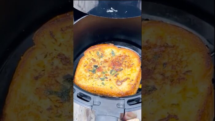 Air Fryer Stuffed Garlic Bread 🫣 So Cheesy#shorts #viralshorts #airfryer #ytshorts #easyrecipe
