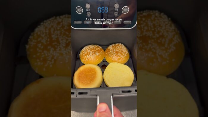 Air fryer smash burger recipe 🍔🔥 #airfryerrecipes #smashburger #foodshorts #easyrecipe #shorts