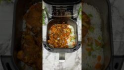 Arroz con pollo en una sola olla cocinado en freidora de aire | Receta sencilla y deliciosa