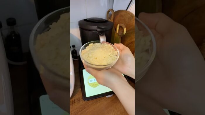 Astuce Thermomix 🤫🧀 Fromage râpé en 7 secondes… et toi tu utilises encore une râpe ?