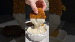 Buñuelos de lentejas: https://glow-diaries.com/lentil-fritters/
