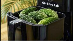 Calabaza amarga crujiente frita en freidora de aire | Receta saludable de Karela frita | Sin freír