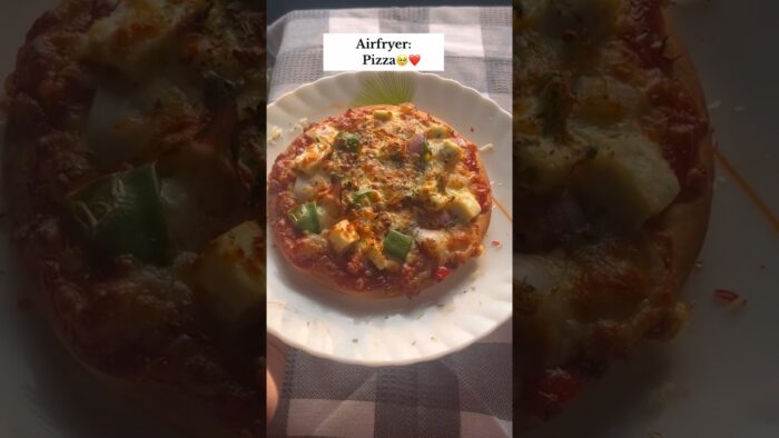 Cheesy Paneer Pizza in Air Fryer 🥹🍕 |Air Fryer Series episode- 3 | #airfryer #ytshorts#pizza