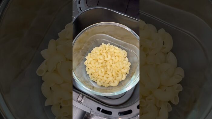 Mac & Cheese Recipe in Air Fryer 👌#shorts #viral #trending #youtubeshorts #viralshorts #ytshorts